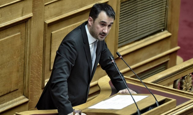 Χαρίτσης για επιχείρηση στο Κουκάκι: Ο Μητσοτάκης καταργεί και το οικογενειακό άσυλο