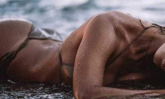 Πρώην παίκτρια του Survivor κολάζει το Instagram με το μπούστο της (photos)