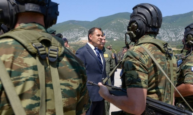 Δώρο Χριστουγέννων στις Ένοπλες Δυνάμεις: Έκτακτο επίδομα 120 ευρώ σε όλους τους στρατιωτικούς