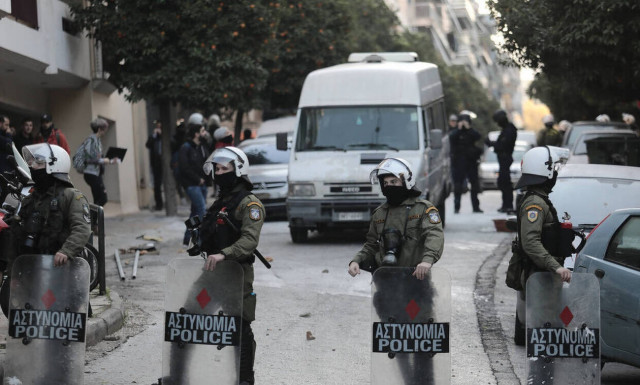 Καταληψίες της Ματρόζου: «Ρίξαμε όλο το σπίτι στο κεφάλι των αστυνομικών»