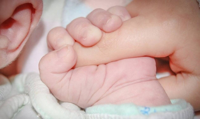 Φρίκη: Μάνα επιχείρησε να μαχαιρώσει το μωρό της επειδή είχε ένα εκ γενετής αυτό το σημάδι (pics) 