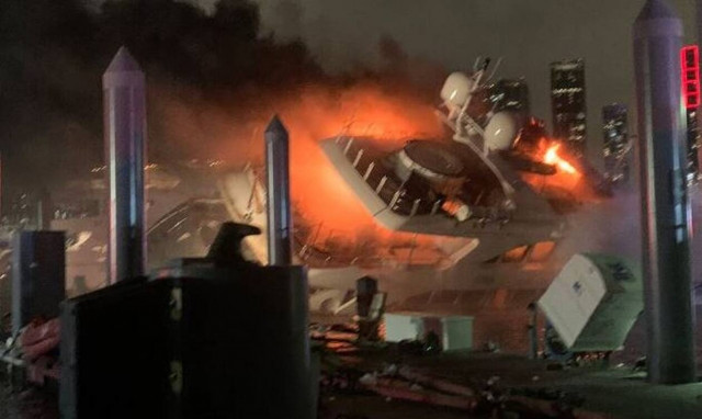 Μαϊάμι: Στάχτη το πολυτελές γιοτ του τραγουδιστή Μαρκ Άντονι αξίας 7.000.000 δολαρίων (pics+vid)