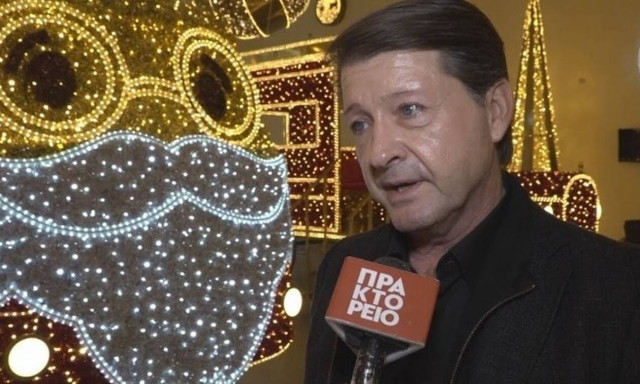 Ο Έλληνας που ανάβει τα χριστουγεννιάτικα φώτα σε πόλεις 80 χωρών