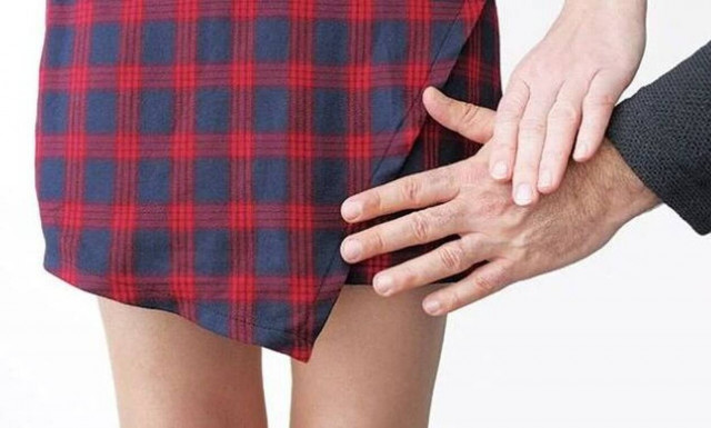 Ρόδος: «Καμπάνα» σε σάτυρο καθηγητή για παρενόχληση σε μαθήτρια - «Φοράς κόκκινο στρινγκ ή λεοπάρ;»