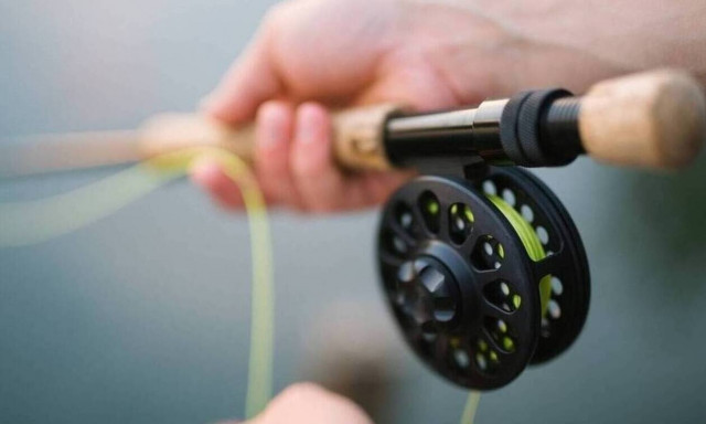 Εφιάλτης για ψαρά: Αυτό που έπιασε με το καλάμι του επιτέθηκε (pics - vid)