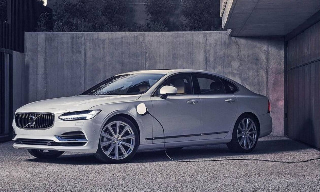 H Volvo προσφέρει δωρεάν ηλεκτρικό ρεύμα για όλα τα plug-in υβριδικά της