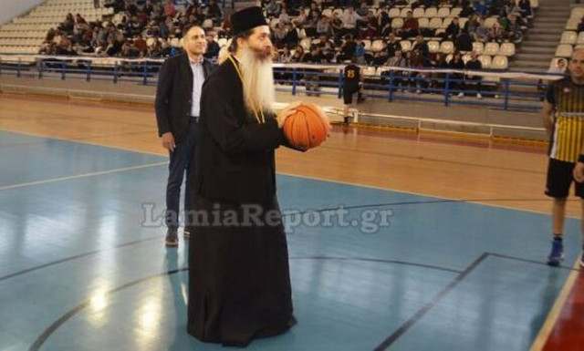 Μητροπολίτης Συμεών: Καλάθια και τζάμπολ από τον λαοφιλή Ποιμενάρχη