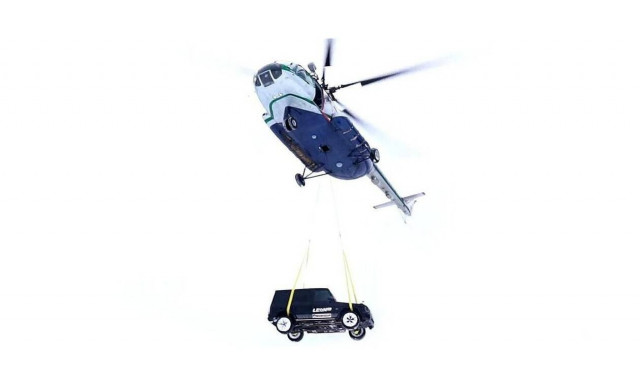 Γιατί να πετάξει κανείς μια Mercedes-AMG G 63 από ελικόπτερο; (vid)