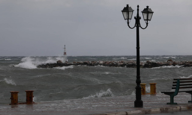 Έκτακτο δελτίο ΕΜΥ: Καταιγίδες, χιόνια και πολλά μποφόρ τη Δευτέρα - Ο καιρός τα Χριστούγεννα