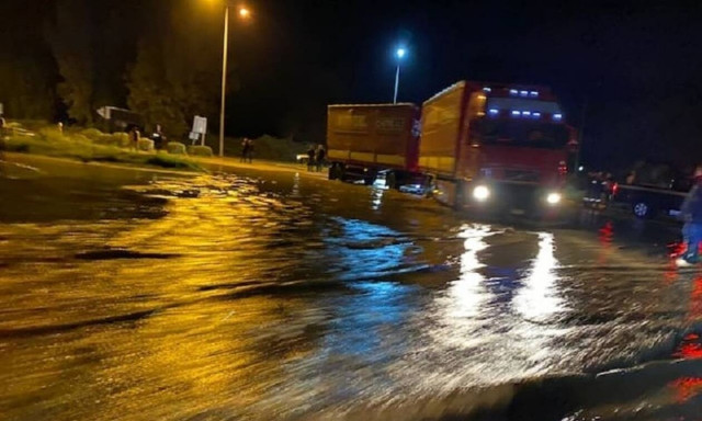 Κακοκαιρία: Πλημμύρες και ζημιές στην Άρτα από τις καταρρακτώδεις βροχές (pics&vid)