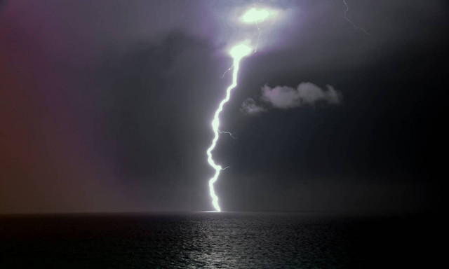 Rainstorms and strong winds to continue until Christmas Eve