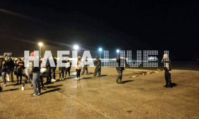 Βίντεο - σοκ στην Κυλλήνη: Εφιάλτης για οδηγό - Έπεσε το αυτοκίνητό του στο λιμάνι