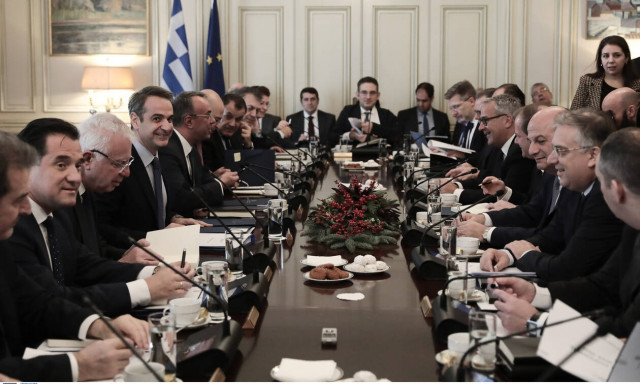 Υπουργικό Συμβούλιο: Πορείες, επίδομα γέννησης και μέρισμα στο τραπέζι της συνεδρίασης