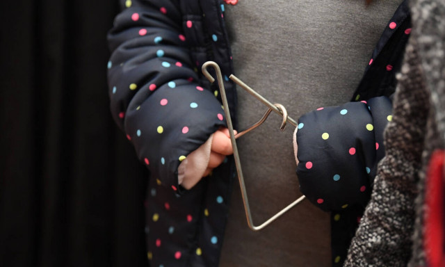 Λήστεψαν παιδάκια που έλεγαν τα κάλαντα στην Αθήνα 