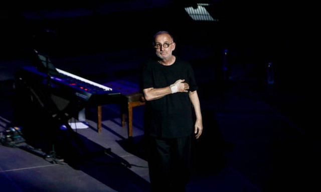 Μια συναυλία για το Θάνο Μικρούτσικο: Στο πλάι του οι φίλοι του για το σκληρό αγώνα που δίνει