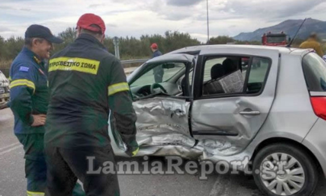 Φθιώτιδα: Σοβαρό τροχαίο με τρεις τραυματίες - Σκληρές εικόνες