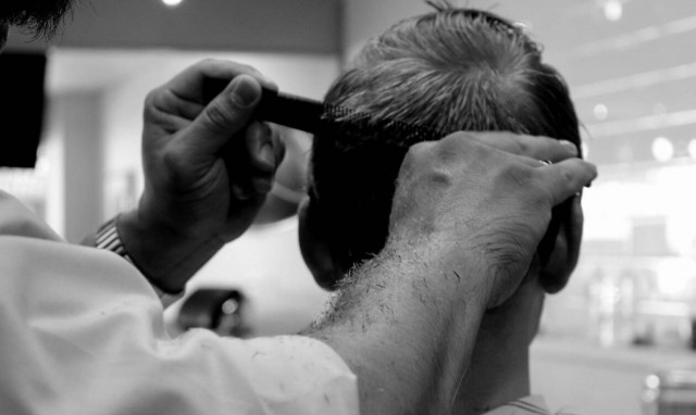 Δεν του άρεσε το κούρεμα του γιου του – Αυτό που έκανε προκαλεί ανατριχίλα (pics)  