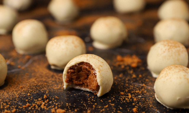 Η συνταγή της ημέρας: Τρουφάκια με μπισκότα κανέλας και τζίντζερ