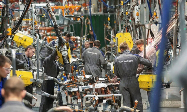 Πάνω από 80.000 απολύσεις στην αυτοκινητοβιομηχανία λόγω του εξηλεκτρισμού