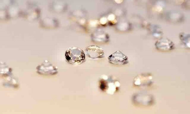 Σε αυτή την λίμνη έξω από το Αλιβέρι βρέθηκαν πολλά διαμάντια