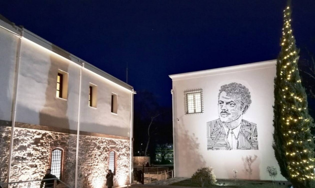 Μοναδικό ψηφιδωτό στα Τρίκαλα με το πρόσωπο του Τσιτσάνη