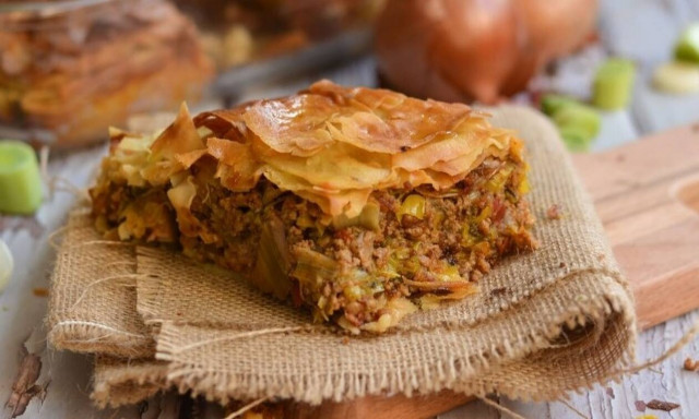 Η συνταγή της ημέρας: Πρασόπιτα με απάκι και κιμά