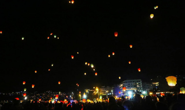 Καβάλα: Γέμισαν χρώματα και μουσική ο ουρανός και η θάλασσα - Απίστευτες εικόνες