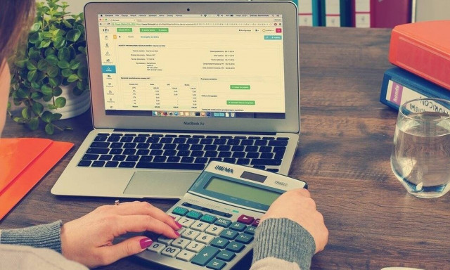 Αυτές είναι οι φορολογικές υποχρεώσεις μέχρι την Πρωτοχρονιά 