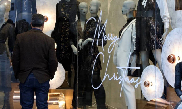 Εορταστικό ωράριο: Πώς θα λειτουργήσουν τα καταστήματα έως το τέλος του έτους