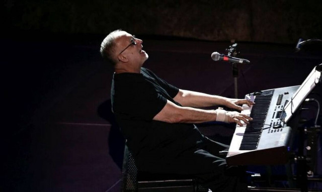 Θάνος Μικρούτσικος: Η άνιση μάχη του μουσικοσυνθέτη με τον καρκίνο - Τι είχε πει σε συνέντευξή του