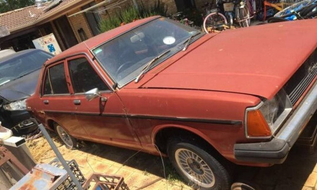 Θα πάθετε πλάκα: Έψησε χοιρινό ρολό… στο αυτοκίνητό του - Απίστευτες εικόνες 