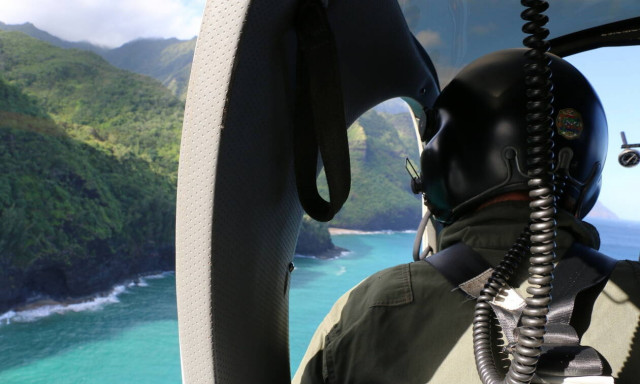 Χαβάη: Θρήνος στα συντρίμμια του ελικοπτέρου που συνετρίβη - Δύο παιδιά μεταξύ των έξι νεκρών (vid)