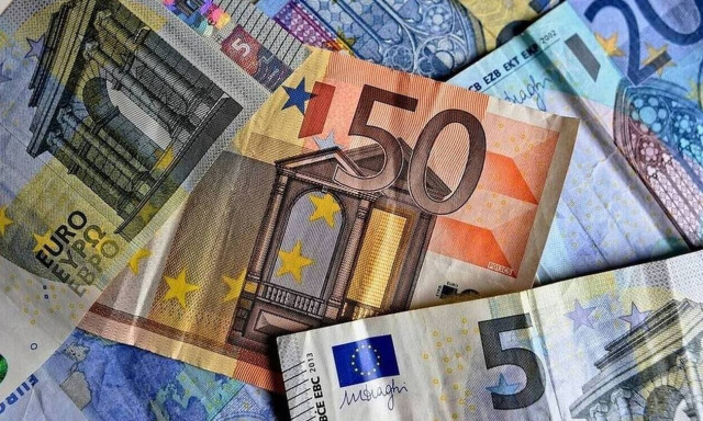 Αυξάνονται όλοι οι μισθοί και οι συντάξεις - Δείτε πόσο και από πότε (ΠΑΡΑΔΕΙΓΜΑΤΑ)