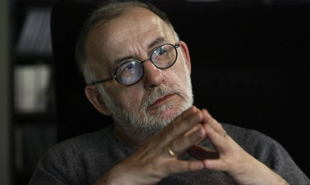 Θάνος Μικρούτσικος: Η επιθυμία της οικογένειάς του - Δημοσία δαπάνη η κηδεία του