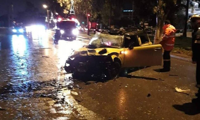 Φρικτό τροχαίο στη Βούλα: Νεκρή 19χρονη - Σε σοβαρή κατάσταση η 25χρονη φίλη της (ΕΙΚΟΝΕΣ - ΣΟΚ)