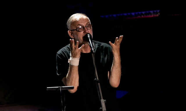 Θάνος Μικρούτσικος: Το συγκινητικό «αντίο» του ΚΚΕ στον σπουδαίο μουσικοσυνθέτη (vid)