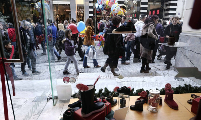 Παραμονή Πρωτοχρονιάς: Τι ώρα κλείνουν σήμερα τα καταστήματα