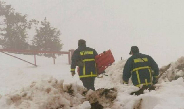 Καιρός: Θρίλερ στις Πλαταιές - Αναίσθητοι εντοπίστηκαν πατέρας και γιος μέσα στο σπίτι τους