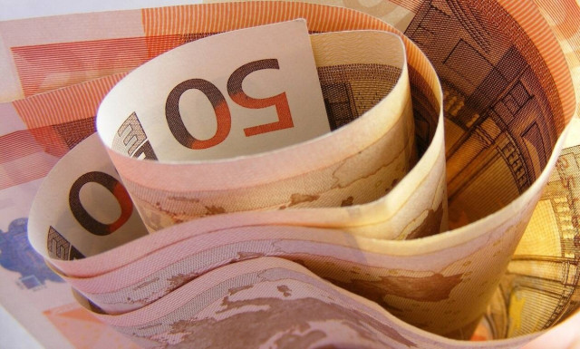 Σας αφορά: Αυξάνονται μισθοί και συντάξεις - Δείτε πόσα θα πάρετε και πότε