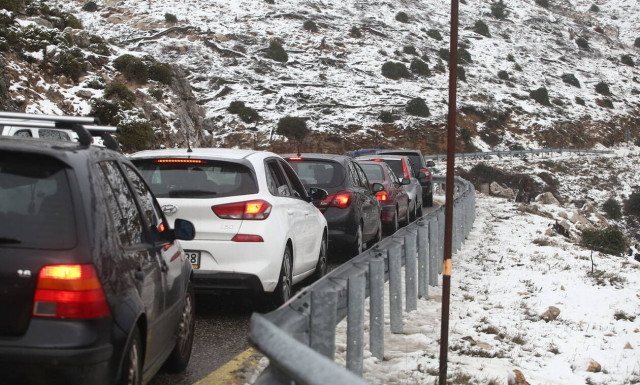 Κακοκαιρία: Αυτοί οι δρόμοι είναι ΤΩΡΑ κλειστοί - Πού χρειάζονται αντιολισθητικές αλυσίδες