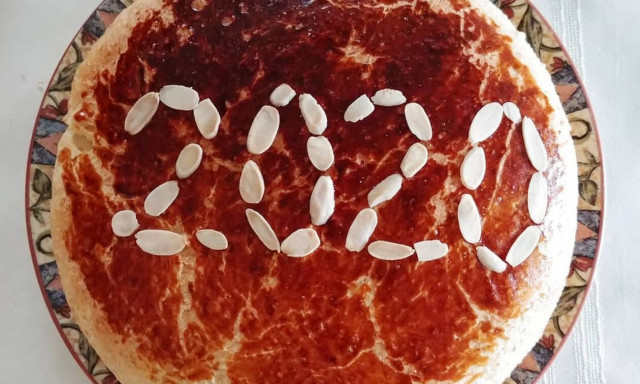 Αυτά είναι τα τέσσερα μυστικά της γιαγιάς που χρειάζεσαι για να σου πετύχει η βασιλόπιτα (κέικ)