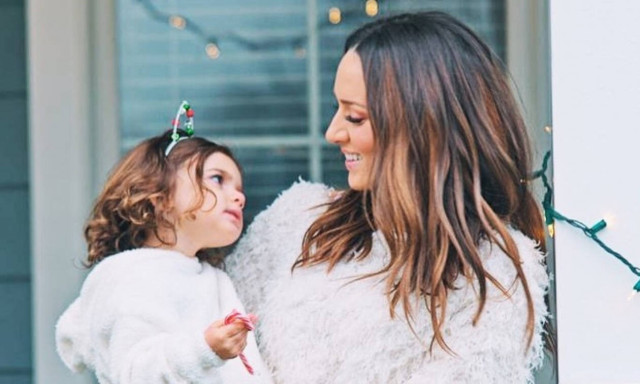 Καλομοίρα: Όμορφες καθημερινές στιγμές με τα παιδιά της στην Αμερική (vid & pics)