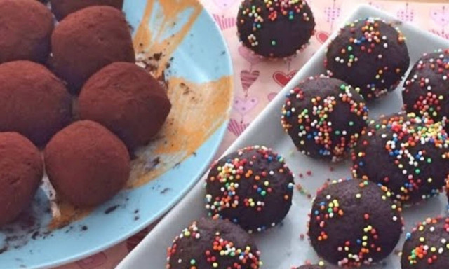 Σας περίσσεψε βασιλόπιτα; Φτιάξτε πεντανόστιμα cake pops (vid)