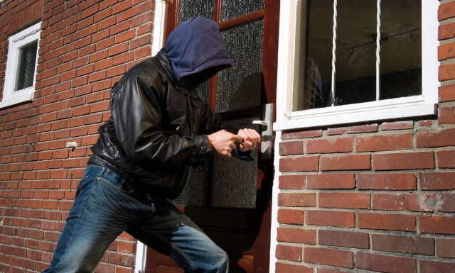 Αν δείτε αυτά τα σχέδια στην πόρτα του σπιτιού, σας παρακολουθούν κλέφτες!