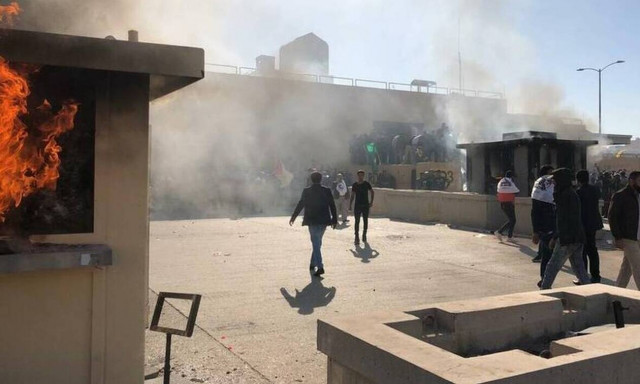  Ενισχύεται με πεζοναύτες η ασφάλεια της πρεσβείας των ΗΠΑ στη Βαγδάτη - Τουλάχιστον 12 τραυματίες 