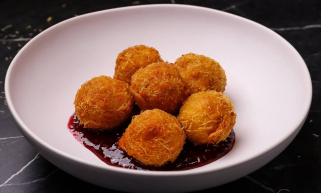 Τυροκροκέτες με κανταΐφι και μαρμελάδα ντομάτας