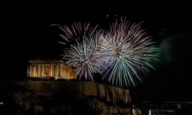 Athens welcomes New Year at central Syntagma Square stage