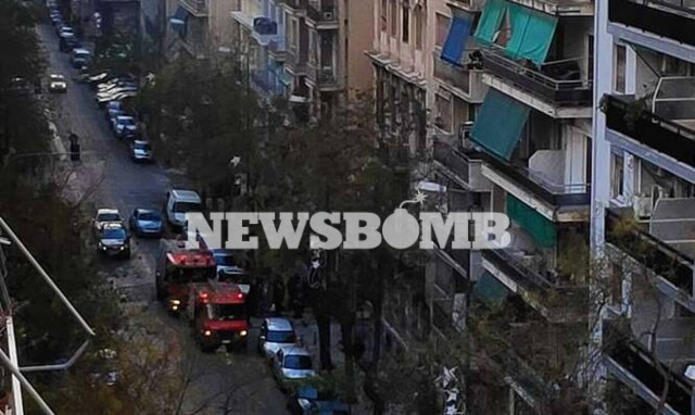 Φωτιά σε κτήριο στο κέντρο της Αθήνας