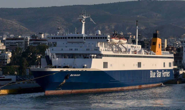 Blue Horizon ferry collides with wharf at Heraklio port during mooring