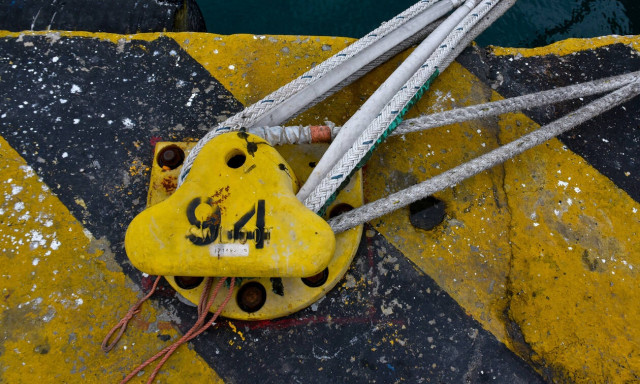 Σε ισχύ το απαγορευτικό απόπλου από Πειραιά, Ραφήνα και Λαύριο